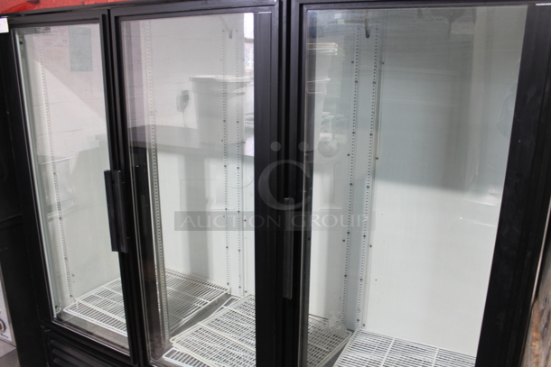 True GDM-72 Metal Commercial 3 Door Reach In Cooler Merchandiser. 115 Volts, 1 Phase. Tested and Working! - Image 3 of 7