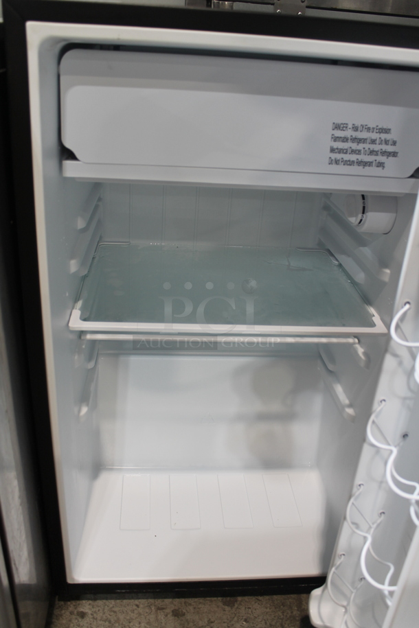 Whirlpool WH43S1E Mini Cooler. 120 Volts, 1 Phase. Tested and Working! - Image 3 of 4