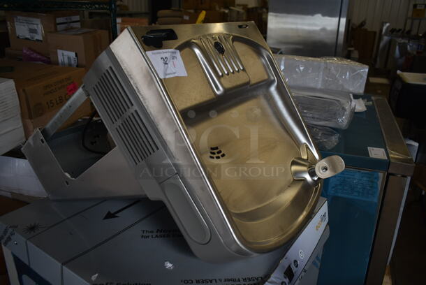 BRAND NEW SCRATCH AND DENT! Elkay EZSTLDWS 1G Water Fountain - Image 2 of 6