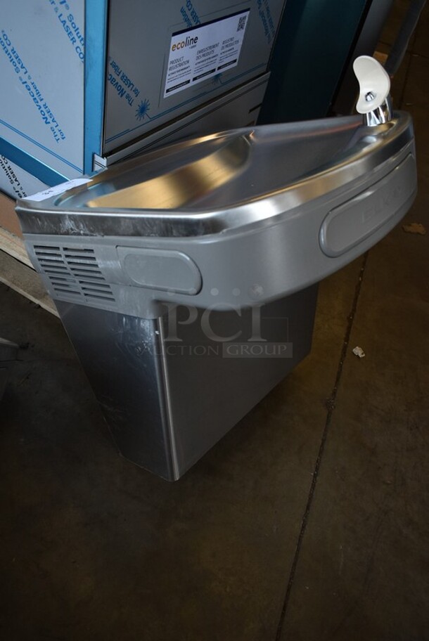 BRAND NEW SCRATCH AND DENT! Zurn Elkay ezH20 EZWSR Stainless Steel Non-Filtered Bottle Filling Station on Elkay EZSTLDWS 1G Water Fountain - Image 7 of 12