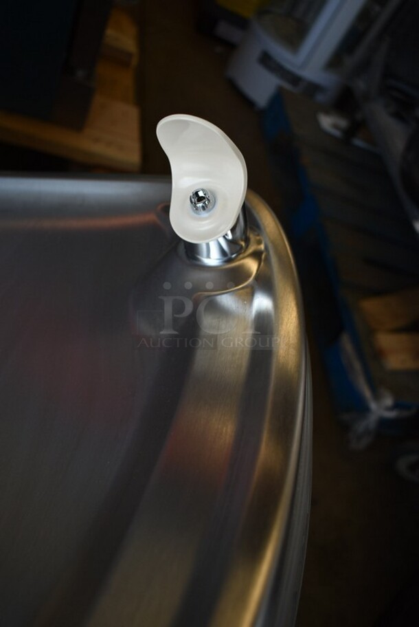 BRAND NEW SCRATCH AND DENT! Zurn Elkay ezH20 EZWSR Stainless Steel Non-Filtered Bottle Filling Station on Elkay EZSTLDWS 1G Water Fountain - Image 8 of 12