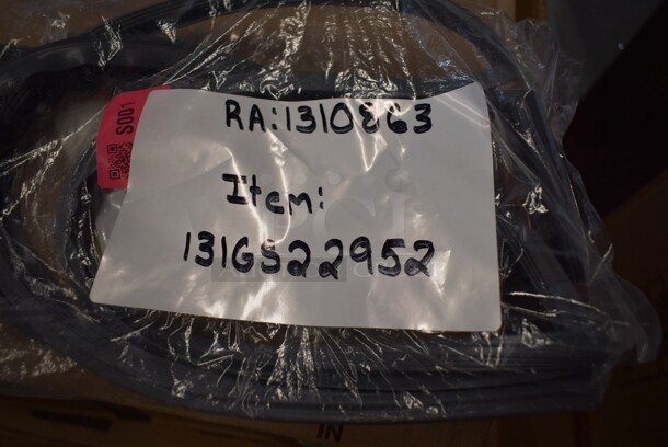 BRAND NEW SCRATCH AND DENT! Lot of 2 Gaskets; Alto-Shaam 131GS35238 GS-35238 Gasket, Ctc/Ctp Door,7 20 and 131GS22952 Alto-Shaam GS-22952 Door Gasket 19-1/2 X 28-3/4 - Image 7 of 9
