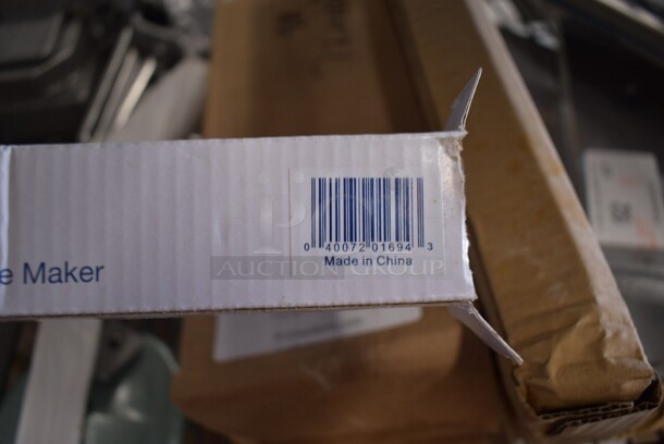 BRAND NEW SCRATCH AND DENT! Waring WSC165BX Stainless Steel Commercial 16" Round Crepe Maker w/ Crepe Spatula and Batter Spreader. 208/240 Volts, 1 Phase.  - Image 8 of 11