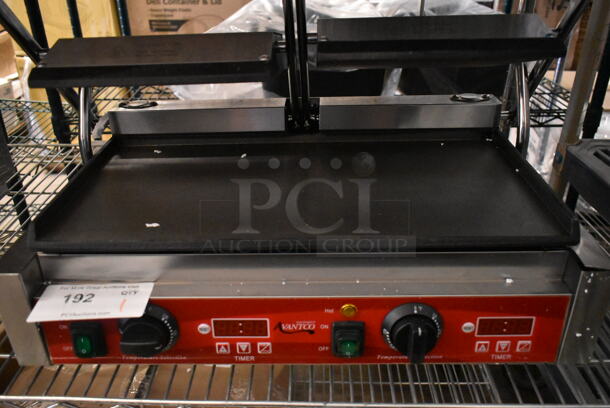 BRAND NEW SCRATCH AND DENT! 2023 Avantco 177PG400ST Stainless Steel Commercial Countertop Panini Press Grill with Timer, Smooth Plates, and 19 5/8" x 9 1/8" Cooking Surface. 120 Volts, 1 Phase. Tested and Working! - Image 4 of 6