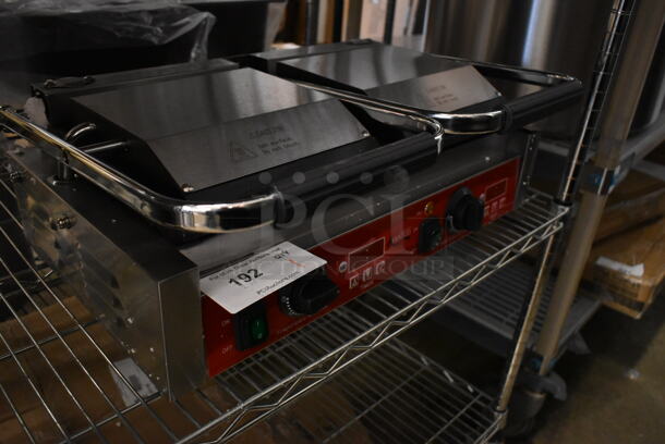 BRAND NEW SCRATCH AND DENT! 2023 Avantco 177PG400ST Stainless Steel Commercial Countertop Panini Press Grill with Timer, Smooth Plates, and 19 5/8" x 9 1/8" Cooking Surface. 120 Volts, 1 Phase. Tested and Working! - Image 5 of 6