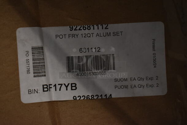 BRAND NEW SCRATCH AND DENT! Vollrath 681112 Wear-Ever 12 Qt. Heavy-Duty Aluminum Fry Pot with Basket and Plated Handle.  - Image 4 of 4