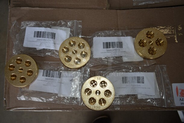 12 BRAND NEW SCRATCH AND DENT! Estella Die for Pasta Machine; 348PEM9D56 #56 Mafaldine (Reginette) Pasta Die - 16 mm (5/8"), 348PEM9D38 #38 Pappardelle Pasta Die - 15 mm (19/64"), 348PEM9D77 #77 Rigatoni Pasta Die - 8 mm (5/16"), 348PEM9D91 #91 Gramigne Pasta Die - 3 mm (1/8"), 348PEM9D220 #220 Casarecce Pasta Die - 8.8 mm (11/32"), 348PEM9D9 #9 Spaghetti Pasta Die - 1.9 mm (5/64"), 348PEM9D13 #13 Bigoli Pasta Die - 3 mm (1/8"), 348PEM9D21 #21 Linguine Pasta Die - 3 mm x 1.6 mm (3" x 1/16"), 348PEM9D5 #5 Capellini Pasta Die - 1.1 mm (3/64"), 348PEM9D62 #62 Bucatini Pasta Die - 5 mm (3/16"), 348PEM9D191 #191 Gnocchi Pasta Die - 19 mm (3/4"). 12 Times Your Bid! - Image 4 of 5