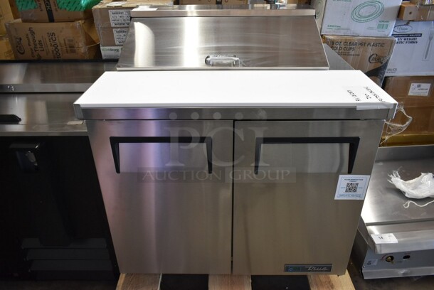 BRAND NEW SCRATCH AND DENT! 2024 True TSSU-36-08-HC Stainless Steel Commercial Sandwich Salad Prep Table Bain Marie Mega Top. 115 Volts, 1 Phase. Tested and Working! - Image 2 of 9