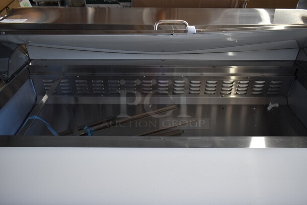 BRAND NEW SCRATCH AND DENT! 2023 Avantco 178APT60MHC Stainless Steel Commercial Sandwich Salad Prep Table Bain Marie Mega Top. 115 Volts, 1 Phase. Tested and Working! - Image 4 of 7