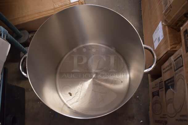 BRAND NEW SCRATCH AND DENT! Vollrath 3118 Centurion 74 Qt. Stainless Steel Stock Pot - Image 4 of 6