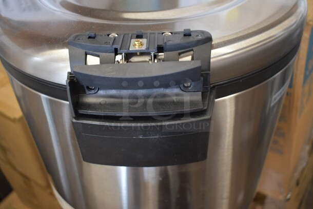 BRAND NEW SCRATCH AND DENT! 2023 Galaxy 177RWG90 90 Cup Electric Rice Warmer. Handle Broken. 120 Volts, 1 Phase. Tested and Working! - Image 4 of 7