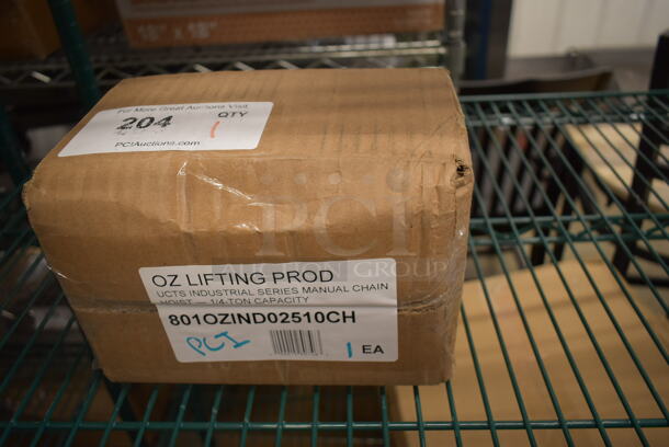 BRAND NEW SCRATCH AND DENT! OZ Lifting Products 801OZIND02510CH Industrial Series 1/4 Ton Manual Chain Hoist with 10' Lift OZIND025-10CH - Image 2 of 3