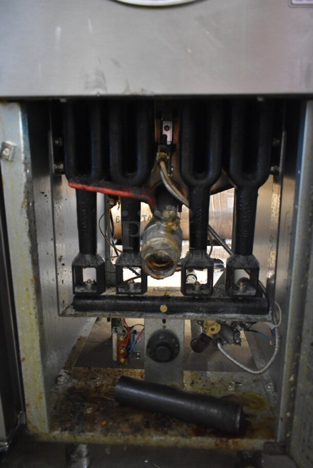 2022 Avantco FF400-N Stainless Steel Commercial Floor Style Natural Gas Powered Deep Fat Fryer. 120,000 BTU.  - Image 4 of 5