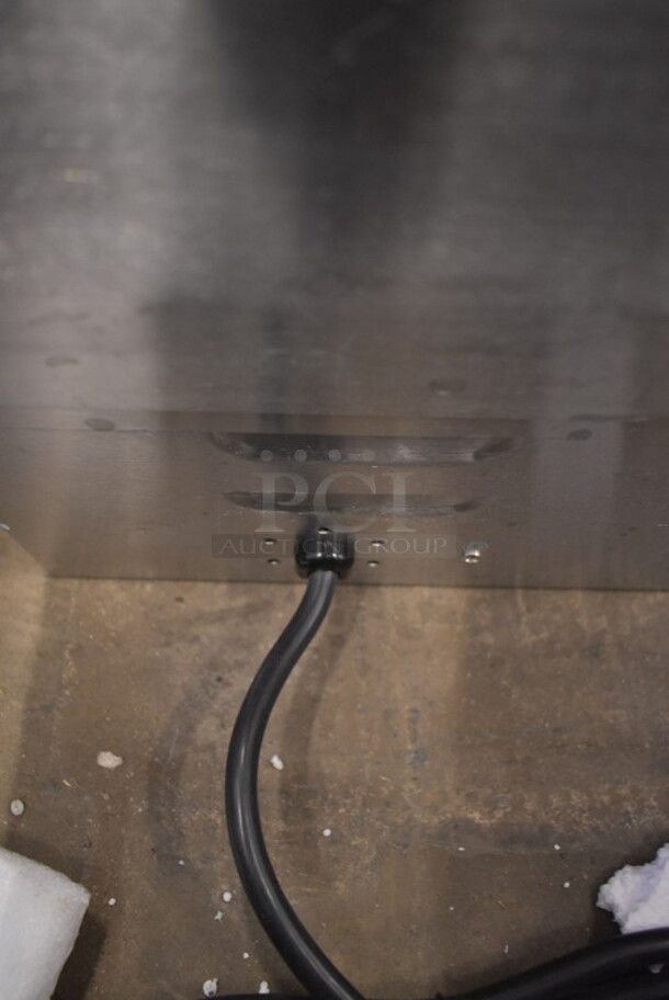 BRAND NEW SCRATCH AND DENT! 2023 Avantco 177EG30N Stainless Steel Commercial Countertop Electric Powered Flat Top Griddle. Does Not Have Legs. 208/240 Volts, 1 Phase. - Image 4 of 5