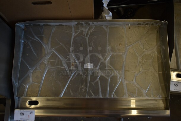 BRAND NEW SCRATCH AND DENT! 2023 Avantco 177EG30N Stainless Steel Commercial Countertop Electric Powered Flat Top Griddle. Does Not Have Legs. 208/240 Volts, 1 Phase. - Image 3 of 5