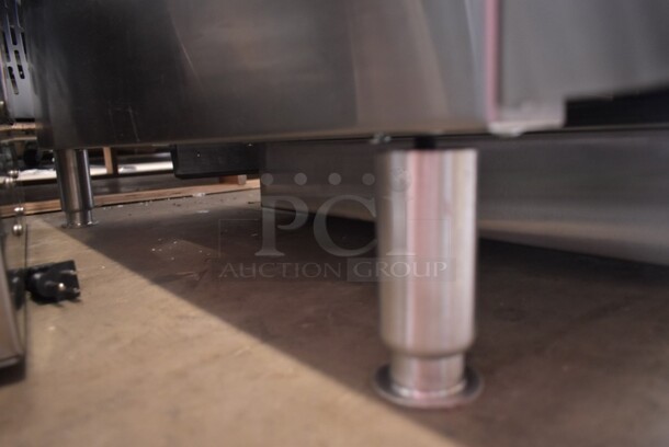 BRAND NEW SCRATCH AND DENT! Garland GTGG24-GT24M Stainless Steel Commercial Natural Gas 24" Countertop Griddle with Thermostatic Controls. 56,000 BTU - Image 5 of 7