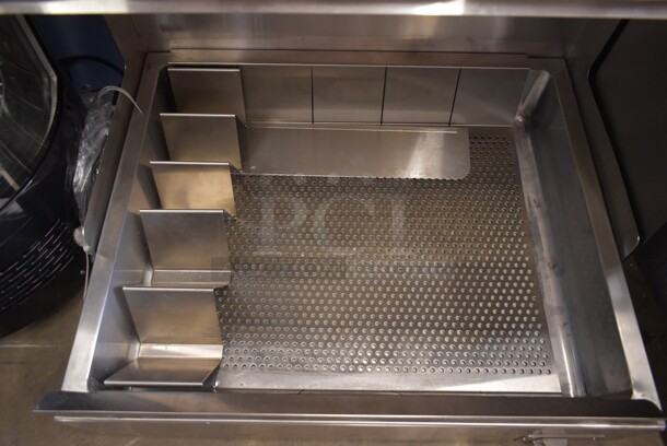 BRAND NEW SCRATCH AND DENT! 2023 ServIt 423FFDS26 26" Stainless Steel Commercial Countertop Fry Dump Holding Station. 120 Volts, 1 Phase. Tested and Working! - Image 3 of 6
