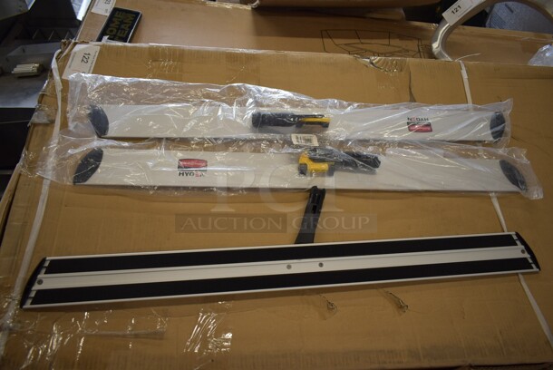 3 BRAND NEW SCRATCH AND DENT! Rubbermaid Q580 HYGEN FGQ58000YL00 35" Quick Connect Microfiber Wet / Dry Mop Frame. 3 Times Your Bid! - Image 2 of 6