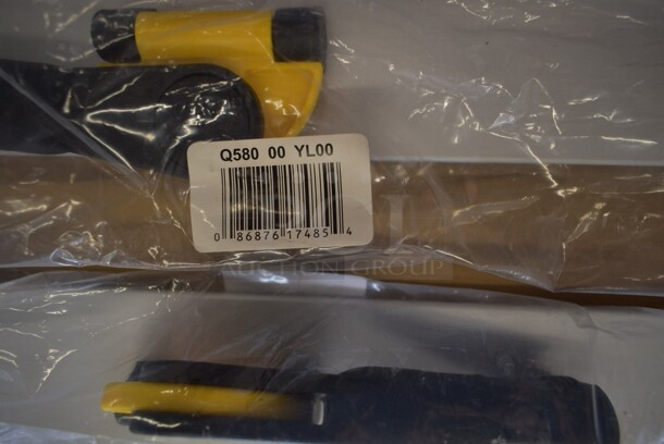 3 BRAND NEW SCRATCH AND DENT! Rubbermaid Q580 HYGEN FGQ58000YL00 35" Quick Connect Microfiber Wet / Dry Mop Frame. 3 Times Your Bid! - Image 5 of 6