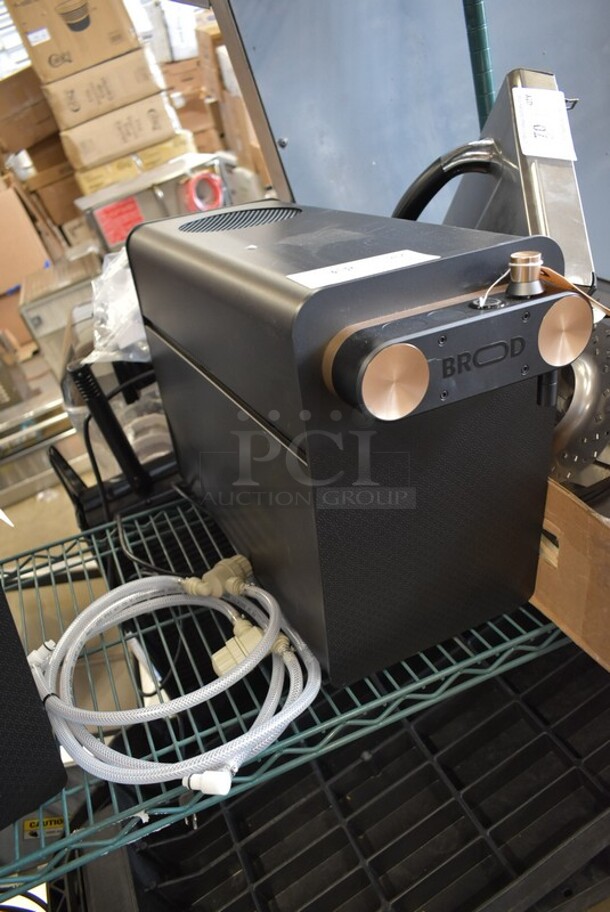 BRAND NEW SCRATCH AND DENT! Fetco V2PX-H DRNX by BROOD DUO Dual Tap Nitro Cold Brew Beverage Dispenser. 110-120 Volts, 1 Phase.  - Image 3 of 7