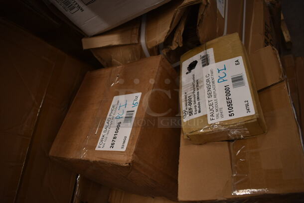 PALLET LOT of 26 BRAND NEW! Boxes Including 2 Box 395TO553PR EcoChoice Containers, 2 Box 500L1020W Choice White Hot Paper Cup Travel Lid for 10-24 oz. Standard Cups and 8 oz. Squat Cups - 1000/Case, Dart 95HT1R 9 1/2" x 9" x 3" White Foam Square Take Out Container with Hinged Lid - 200/Case, Choice 4 ox Take out Containers, 795KFT32RNPE Choice 32 oz. Round Kraft PE-Lined Microwavable Take-Out Container 5 15/16" x 3" - 300/Case, Royal Paper R810 5 1/2" Eco-Friendly Wood Coffee Stirrer - 10000/Case, 267810006 Acopa Phoenix 7 5/16" 18/0 Stainless Steel Forged Salad / Dessert Fork - 12/Pack, 5105EF0001 Equip by T&S 5EF-0001 Replacement Electronic Faucet White Control Module, 760SOUP16 EcoChoice 16 oz. Kraft Paper Food Cup with Vented Lid - 250/Case, 600GT4 Grease Trap. 26 Times Your Bid!  - Image 9 of 11