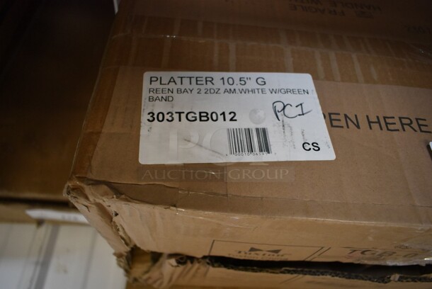 BRAND NEW SCRATCH AND DENT! Tuxton TGB-012 Green Bay 10 1/2" x 7 3/8" Eggshell Wide Rim Rolled Edge Oval China Platter with Green Bands - 24/Case - Image 3 of 3