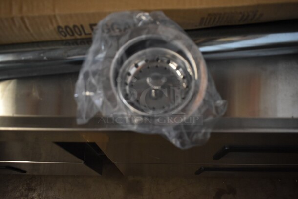 BRAND NEW SCRATCH AND DENT! Steelton 522CS11818N 23 1/2" 18-Gauge Stainless Steel One Compartment Commercial Sink without Drainboard - 18" x 18" x 12" Bowl - Image 3 of 9