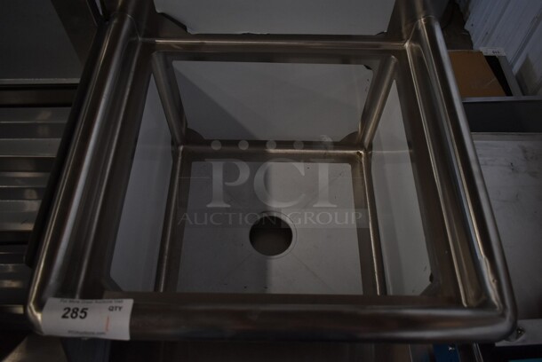 BRAND NEW SCRATCH AND DENT! Steelton 522CS11818N 23 1/2" 18-Gauge Stainless Steel One Compartment Commercial Sink without Drainboard - 18" x 18" x 12" Bowl - Image 7 of 9