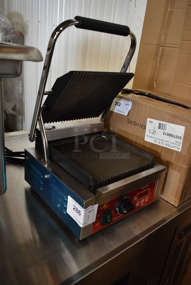 BRAND NEW SCRATCH AND DENT! 2023 Avantco 177PG100T Commercial Panini Sandwich Grill with Timer, Grooved Plates, and 8 1/2" x 8 1/2" Cooking Surface. 120 Volts, 1 Phase. Tested and Working! - Image 4 of 6
