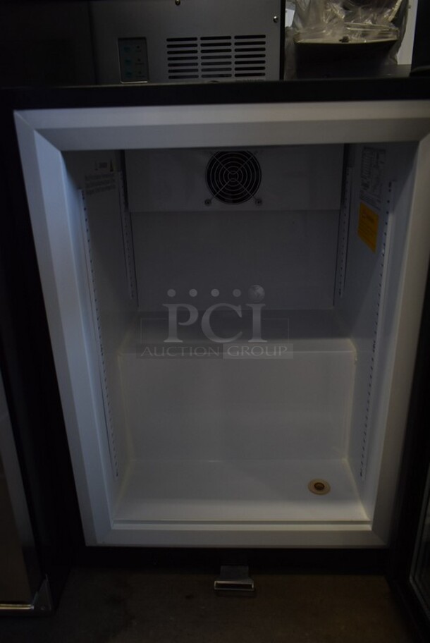 BRAND NEW SCRATCH AND DENT! Whynter CDF-177SB Countertop Reach In 1.8 cu ft Display Glass Door Freezer Merchandiser. 115 Volt, 1 Phase. Tested and Working! - Image 2 of 5
