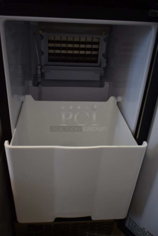 BRAND NEW SCRATCH AND DENT! Whynter UIM-502SS Built-In / Freestanding 15" Ice Maker Machine Stainless Steel 25lb. 115 Volt, 1 Phase. Tested and Working! - Image 2 of 9