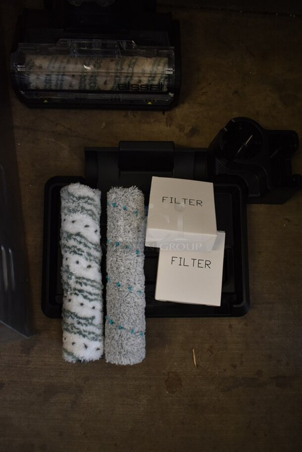 Bissell 3518 Vacuum w/ Accessories. Unit Has Only Been Used a Few Times. 120 Volts, 1 Phase. Tested and Working! - Image 2 of 5