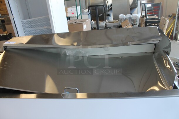 BRAND NEW SCRATCH AND DENT! 2024 Avantco 178APT60MHC Stainless Steel Commercial Sandwich Salad Prep Table Bain Marie Mega Top on Commercial Casters. 115 Volts, 1 Phase. Tested and Working! - Image 3 of 8