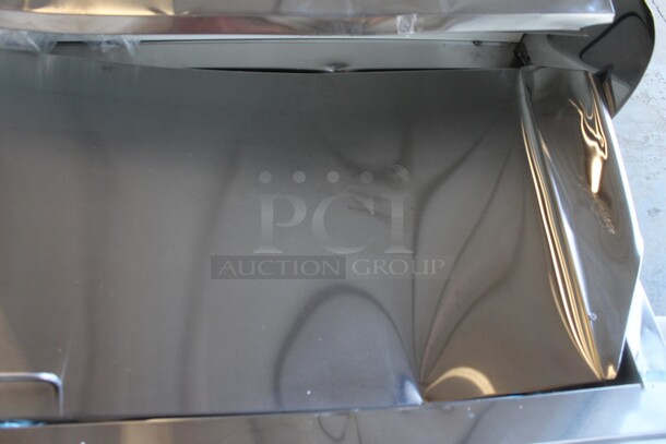 BRAND NEW SCRATCH AND DENT! 2024 Avantco 178APT60MHC Stainless Steel Commercial Sandwich Salad Prep Table Bain Marie Mega Top on Commercial Casters. 115 Volts, 1 Phase. Tested and Working! - Image 4 of 8