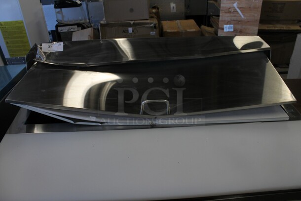 BRAND NEW SCRATCH AND DENT! 2023 Avantco 178APT48HC Stainless Steel Commercial Sandwich Salad Prep Table Bain Marie Mega Top on Commercial Casters. 115 Volts, 1 Phase. Tested and Working! - Image 3 of 8