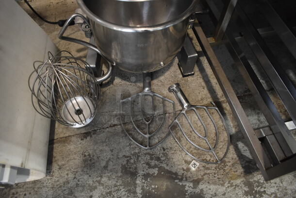 Avantco 177MX20H Metal Commercial Countertop 20 Quart Planetary Dough Mixer w/ Stainless Steel Mixing Bowl, Bowl Guard, Whisk and 2 Paddle Attachments. 120 Volts, 1 Phase. Tested and Working! - Image 2 of 7
