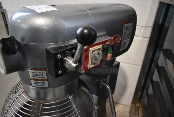 Avantco 177MX20H Metal Commercial Countertop 20 Quart Planetary Dough Mixer w/ Stainless Steel Mixing Bowl, Bowl Guard, Whisk and 2 Paddle Attachments. 120 Volts, 1 Phase. Tested and Working! - Image 6 of 7