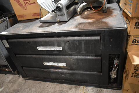 Blodgett 981 Metal Commercial Propane Gas Powered 2 Deck Pizza Oven. 50,000 BTU. 