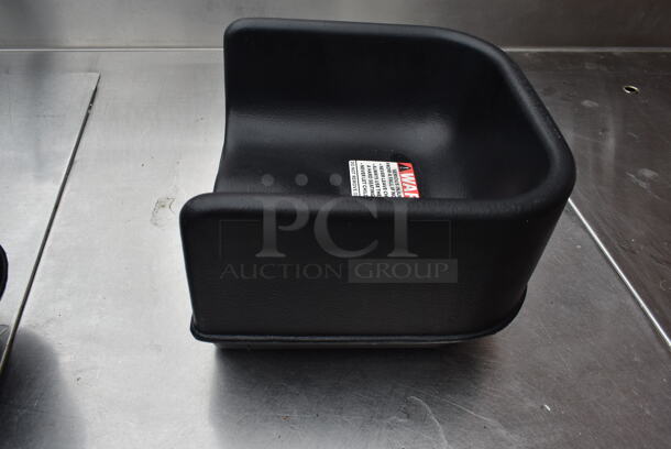 5 Cambro 100BC Black Poly Booster Seats. 5 Times Your Bid! - Image 2 of 4