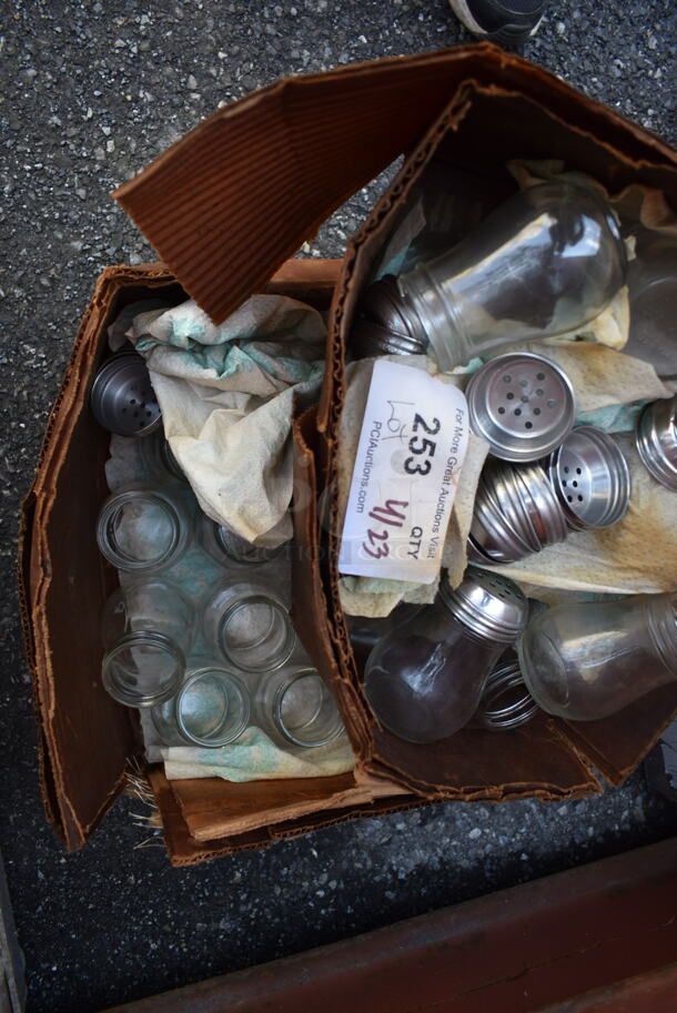 ALL ONE MONEY! Lot of Various Items Including Seasoning Shakers - Image 2 of 3