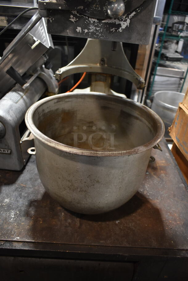 Hobart A-200T Metal Commercial Countertop 20 Quart Planetary Dough Mixer w/ Pelican Head, Metal Mixing Bowl, Whisk and Paddle Attachments. 115 Volts, 1 Phase. Tested and Working! - Image 10 of 12