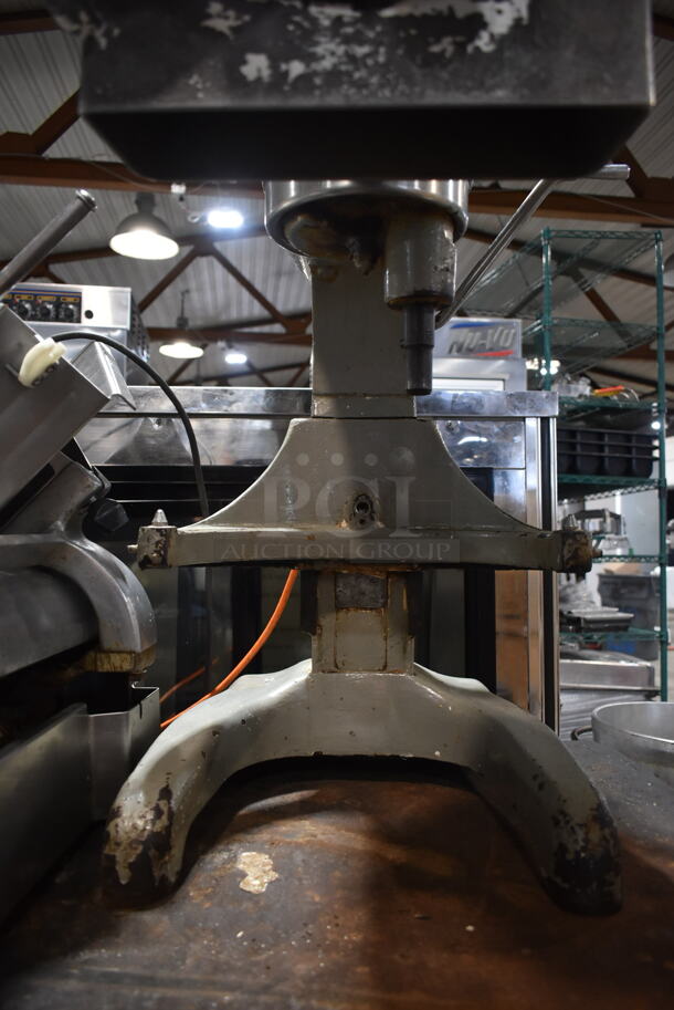 Hobart A-200T Metal Commercial Countertop 20 Quart Planetary Dough Mixer w/ Pelican Head, Metal Mixing Bowl, Whisk and Paddle Attachments. 115 Volts, 1 Phase. Tested and Working! - Image 11 of 12