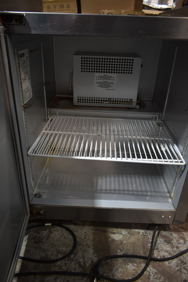 Traulsen UHT27-L Stainless Steel Commercial Single Door Undercounter Cooler on Commercial Casters. 115 Volts, 1 Phase. Tested and Working! - Image 4 of 5