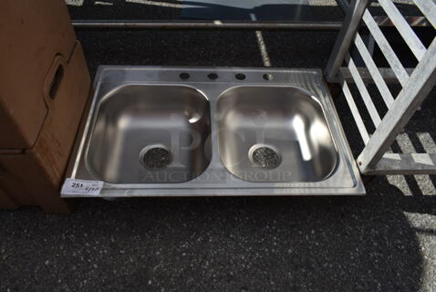 Elkay Stainless Steel 2 Bay Drop In Sink. 