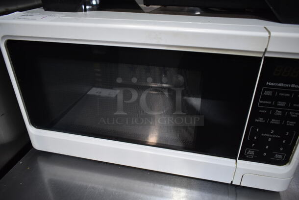 Hamilton Beach P100N30AP-S3W Metal Countertop Microwave Oven w/ Plate. 120 Volts, 1 Phase.  - Image 3 of 5