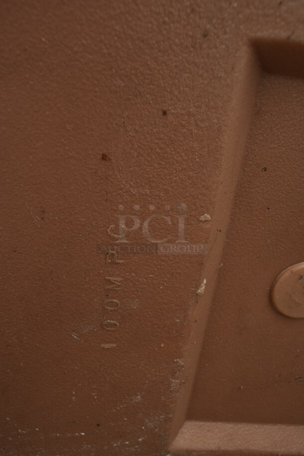 2 Cambro 100MPC Tan Poly Insulated Food Carrying Case. 2 Times Your Bid! - Image 4 of 6