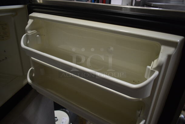 Frigidaire FRT18P6BSB0 Stainless Steel Cooler Freezer Combo Unit. 115 Volts, 1 Phase. Tested and Powers On But Does Not Get Cold
 - Image 5 of 9