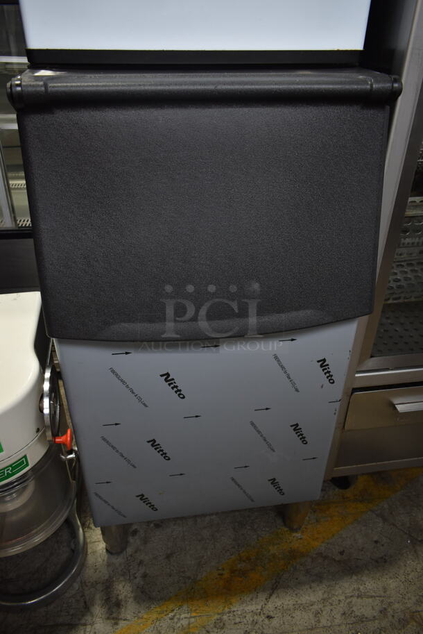BRAND NEW SCRATCH AND DENT! 2022 Eillion AF1131 Stainless Steel Commercial Ice Head on Commercial Ice Bin. 115 Volts, 1 Phase.  - Image 3 of 7