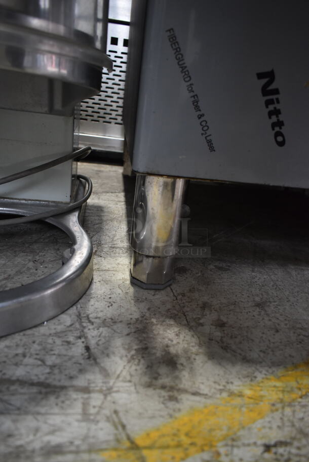 BRAND NEW SCRATCH AND DENT! 2022 Eillion AF1131 Stainless Steel Commercial Ice Head on Commercial Ice Bin. 115 Volts, 1 Phase.  - Image 6 of 7