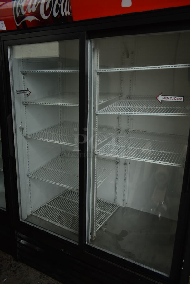 True GDM-45 Metal Commercial 2 Door Reach In Cooler Merchandiser w/ Poly Coated Racks. 115 Volts, 1 Phase. Tested and Working! - Image 3 of 7